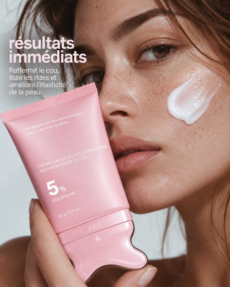 Tube SCULPTÉ tenu contre le visage, crème appliquée sur la joue